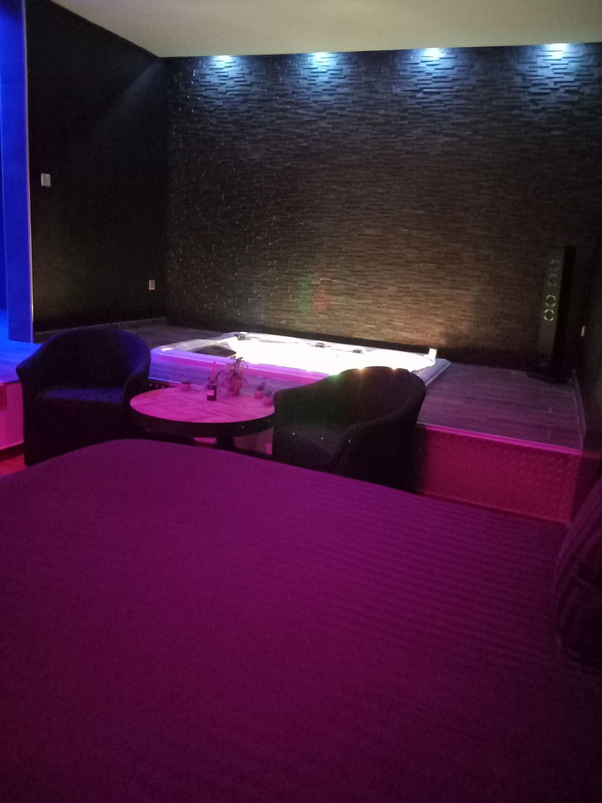 Chambre avec jacuzzi – Ferriere-la-grande (59)