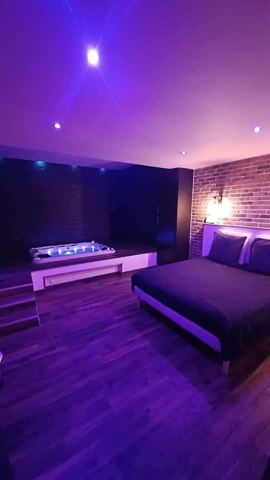 Chambre avec jacuzzi – Ferriere-la-grande (59)